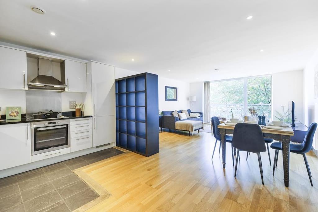 Luxurious 2-bedroom * London