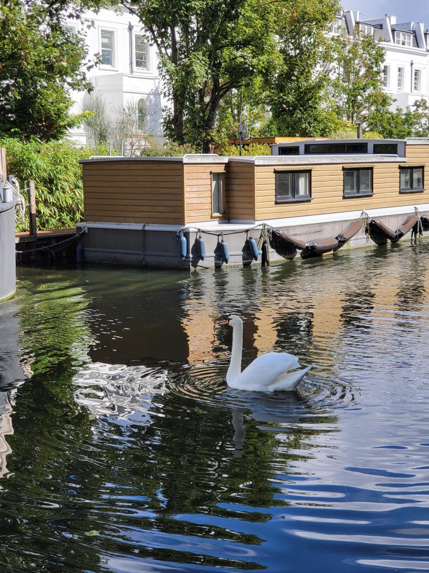 Cosy Canal Boat In Little Venice By Paddington For Family & Friends Hotel en barco *