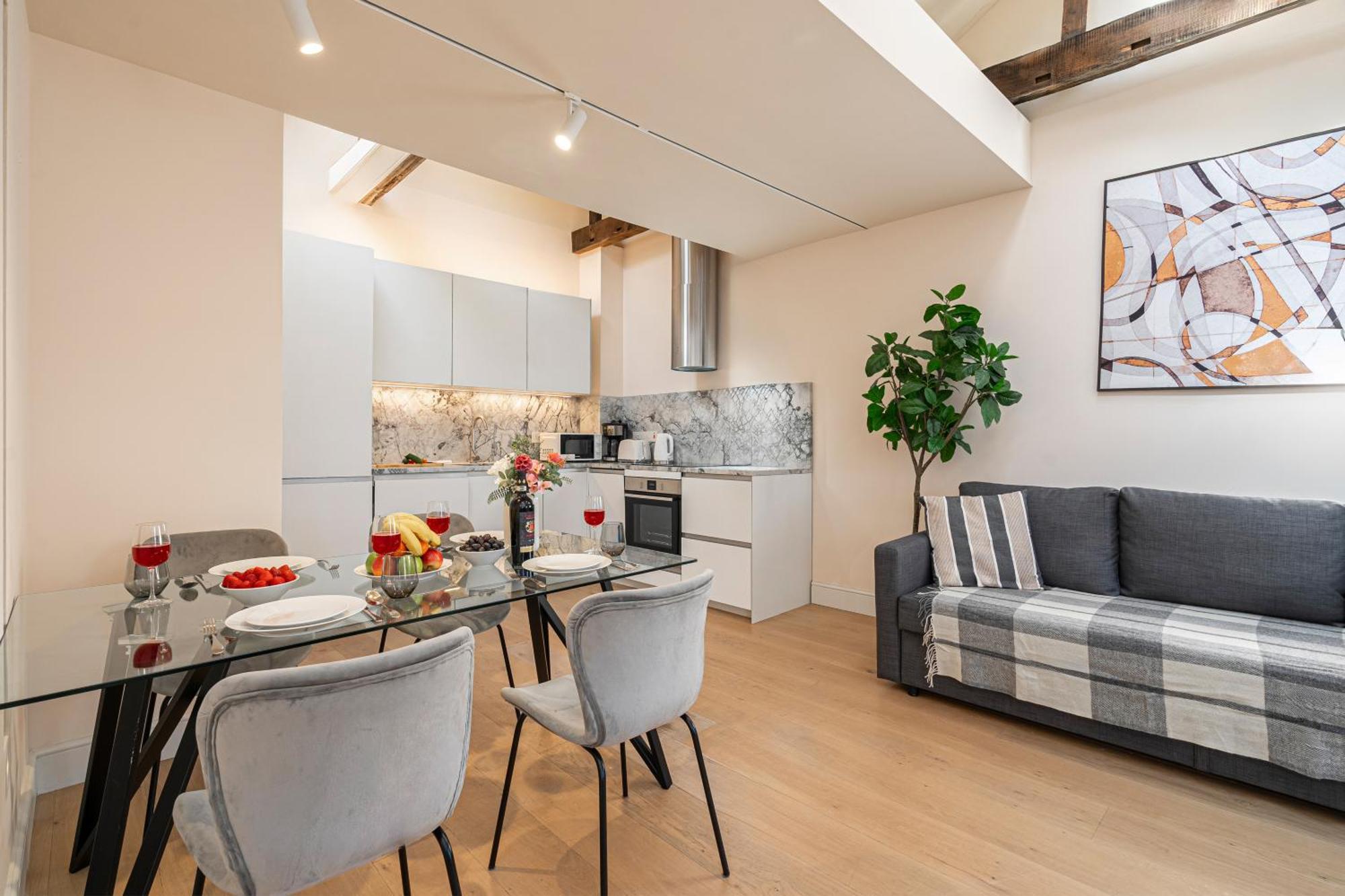 Baker Street Apartment *