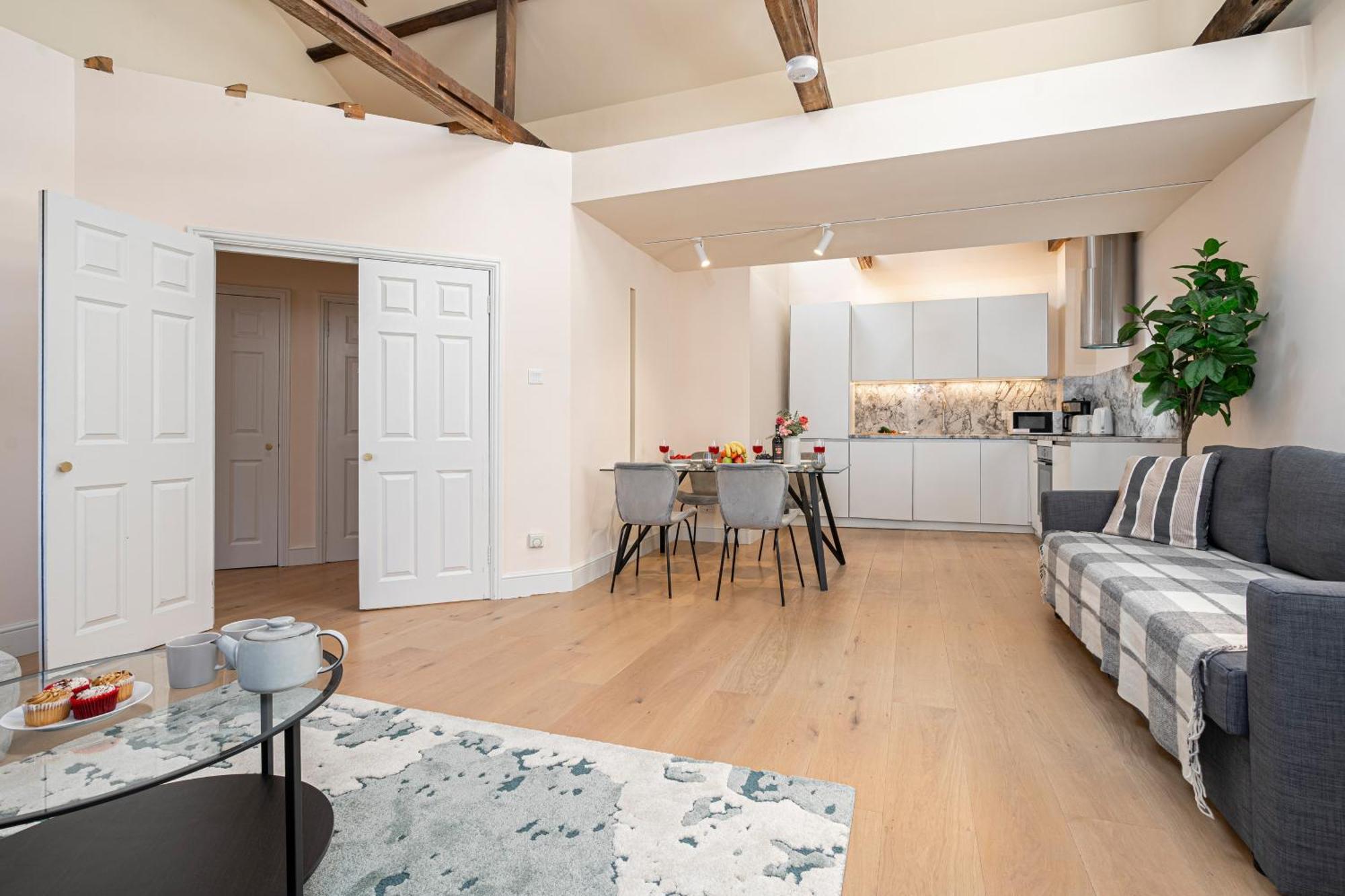 Baker Street Apartment *