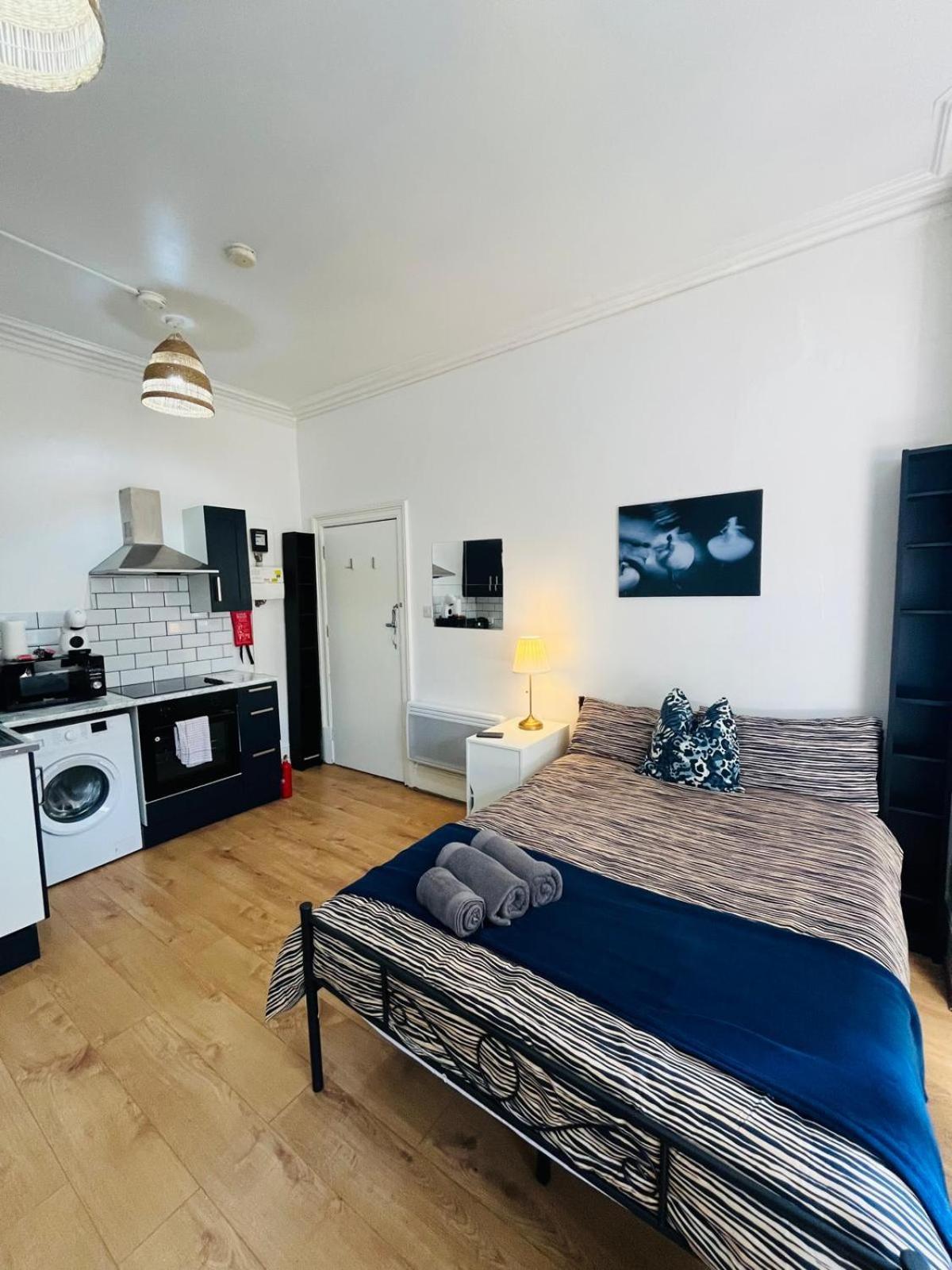 10 Minutes To Wembley Guest Apartment London