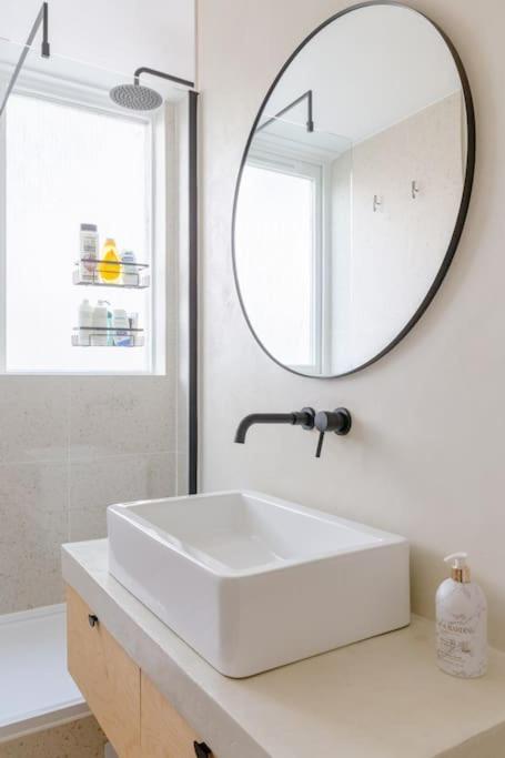 Unique 3bd Flat In Hoxton With Private Garden * Londen