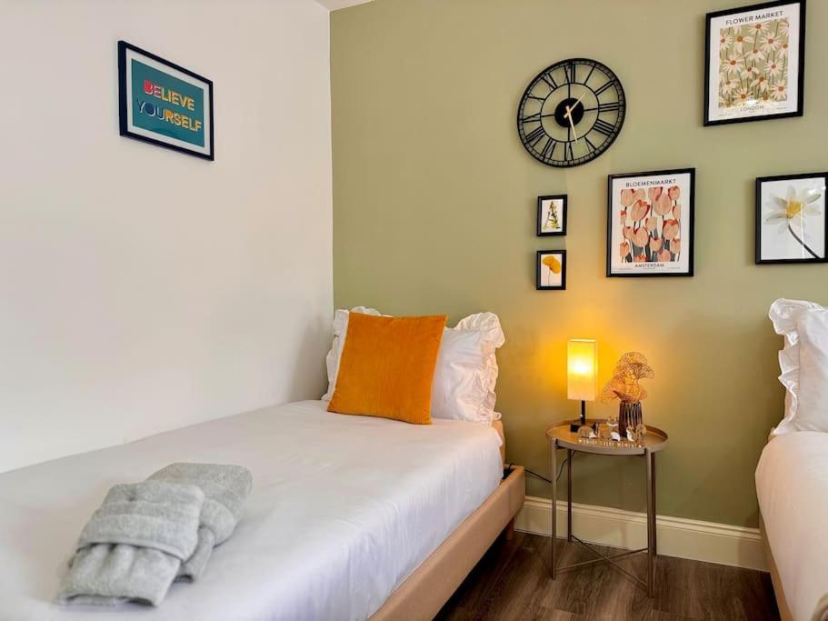 Vibrant 30min To & Free Wifi Apartment *