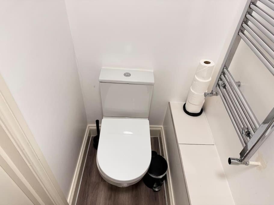 Vibrant 30min To & Free Wifi Apartment London