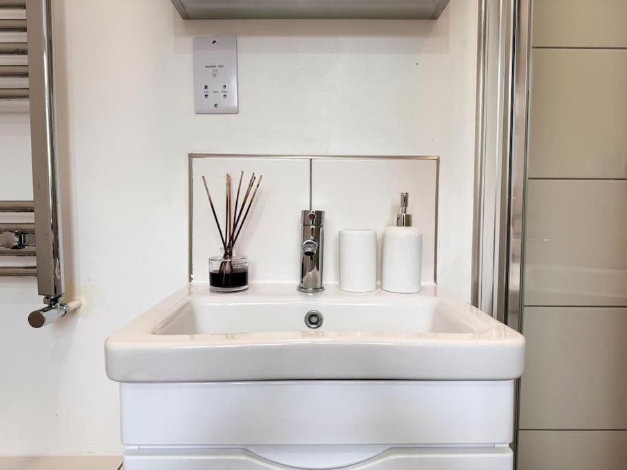 Apartment Vibrant 30min To & Free Wifi
