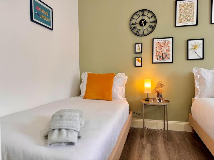 Vibrant 30min To & Free Wifi London