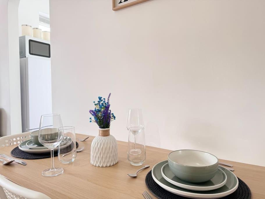 Vibrant 30min To & Free Wifi Apartment