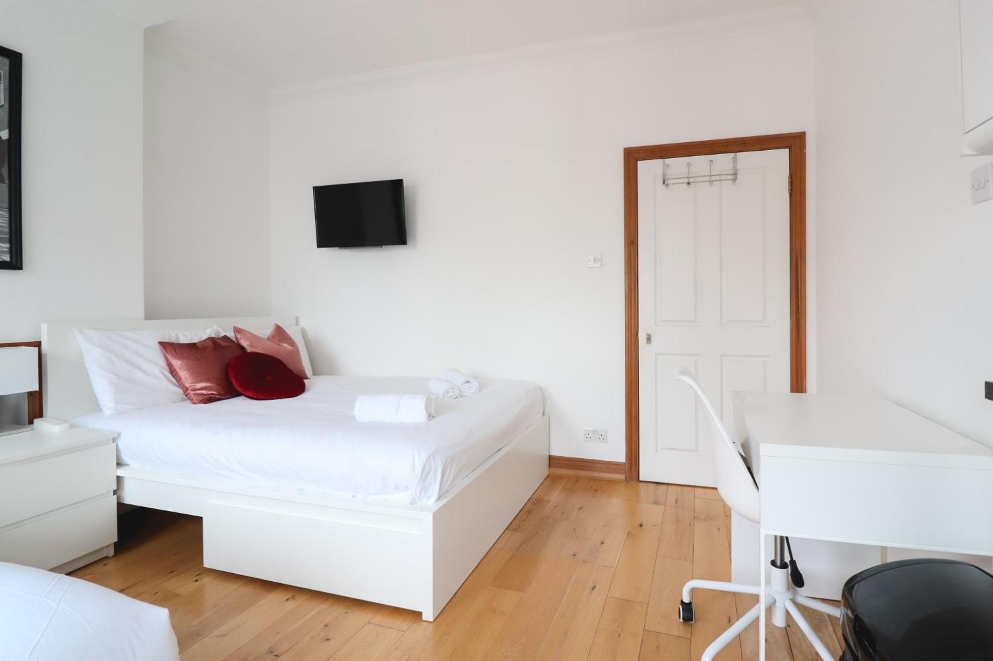 Chelsea Guest house *