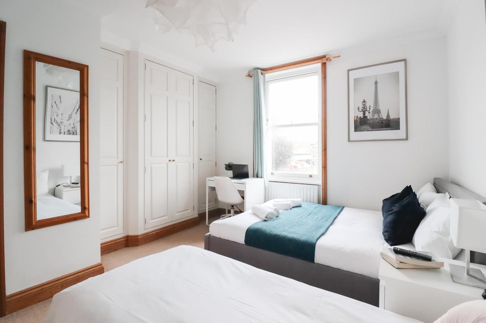Chelsea Guest house *