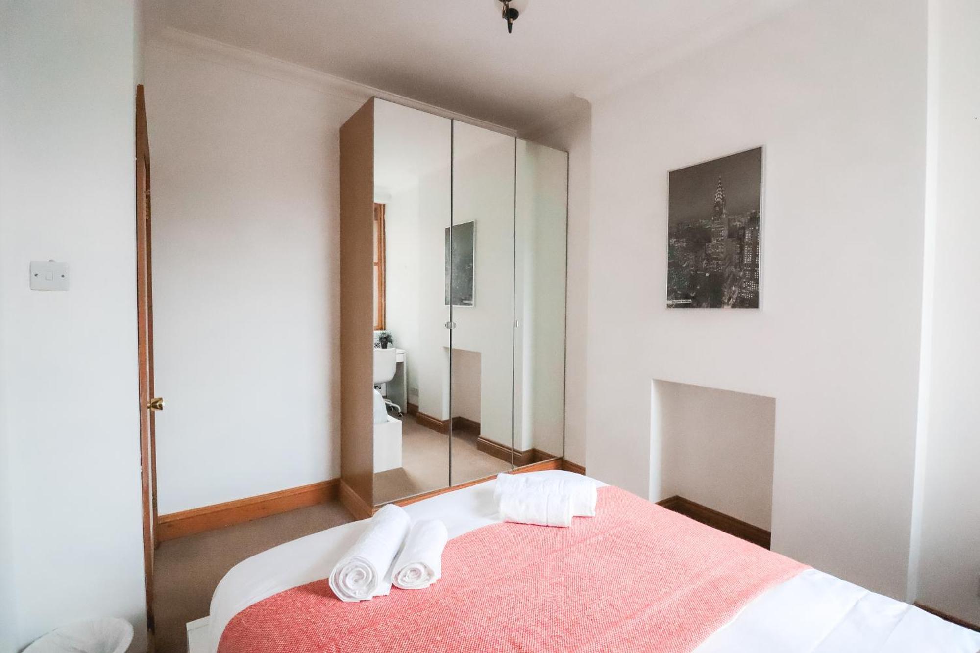 Chelsea Guest house *