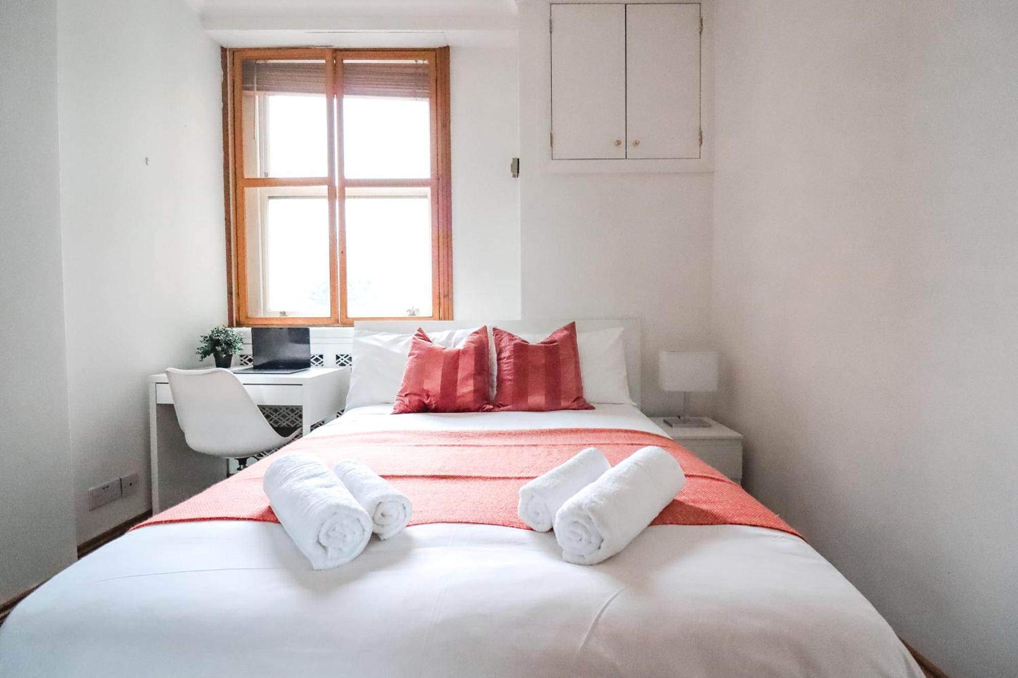 Chelsea Guest house *