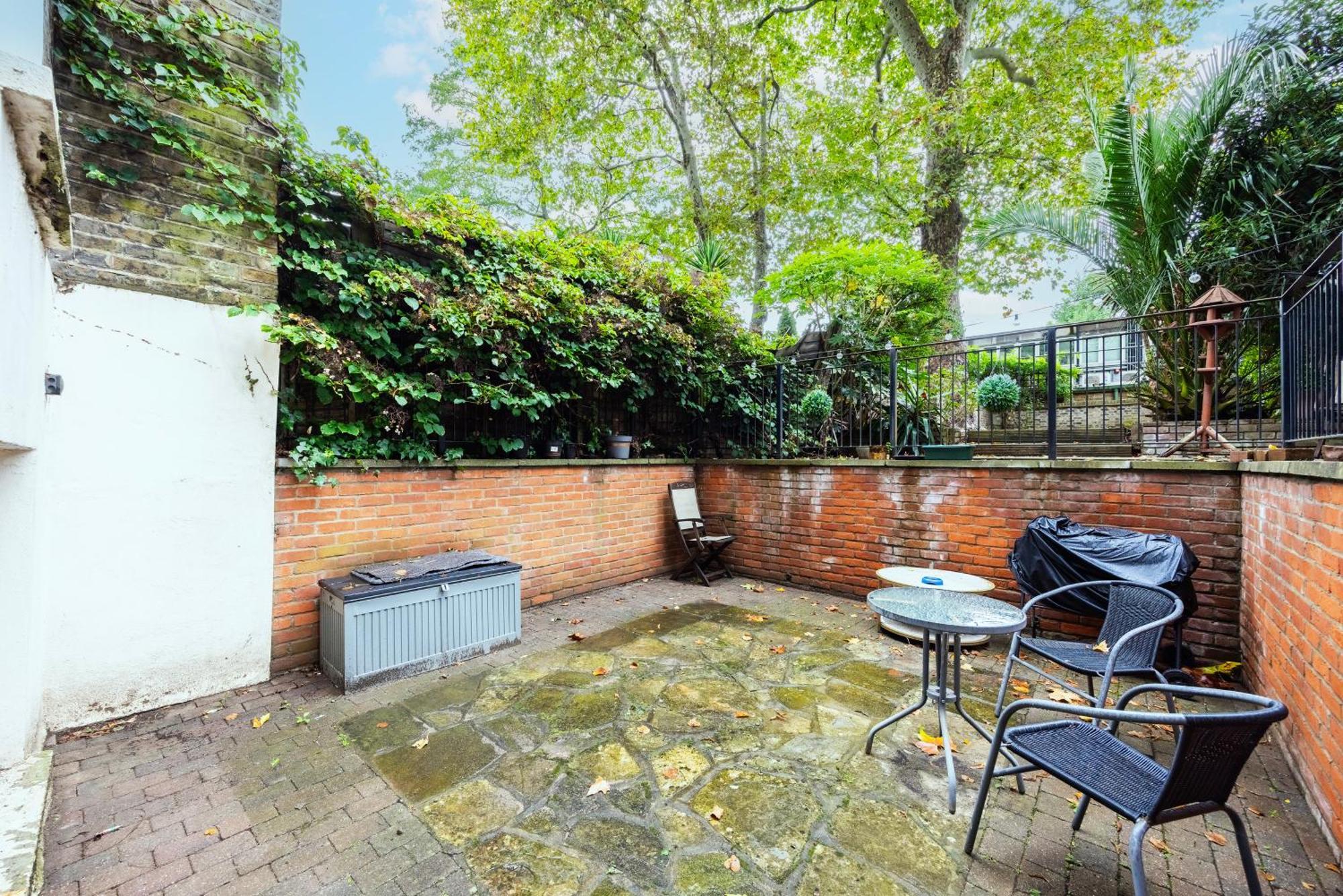 Modern 1 Bedroom Near Earls Court * Londen