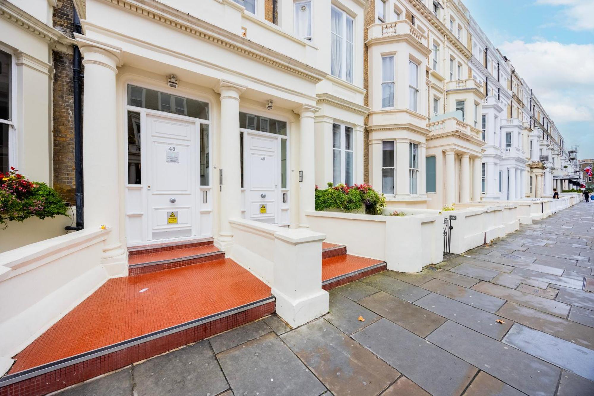 Modern 1 Bedroom Near Earls Court * Londen