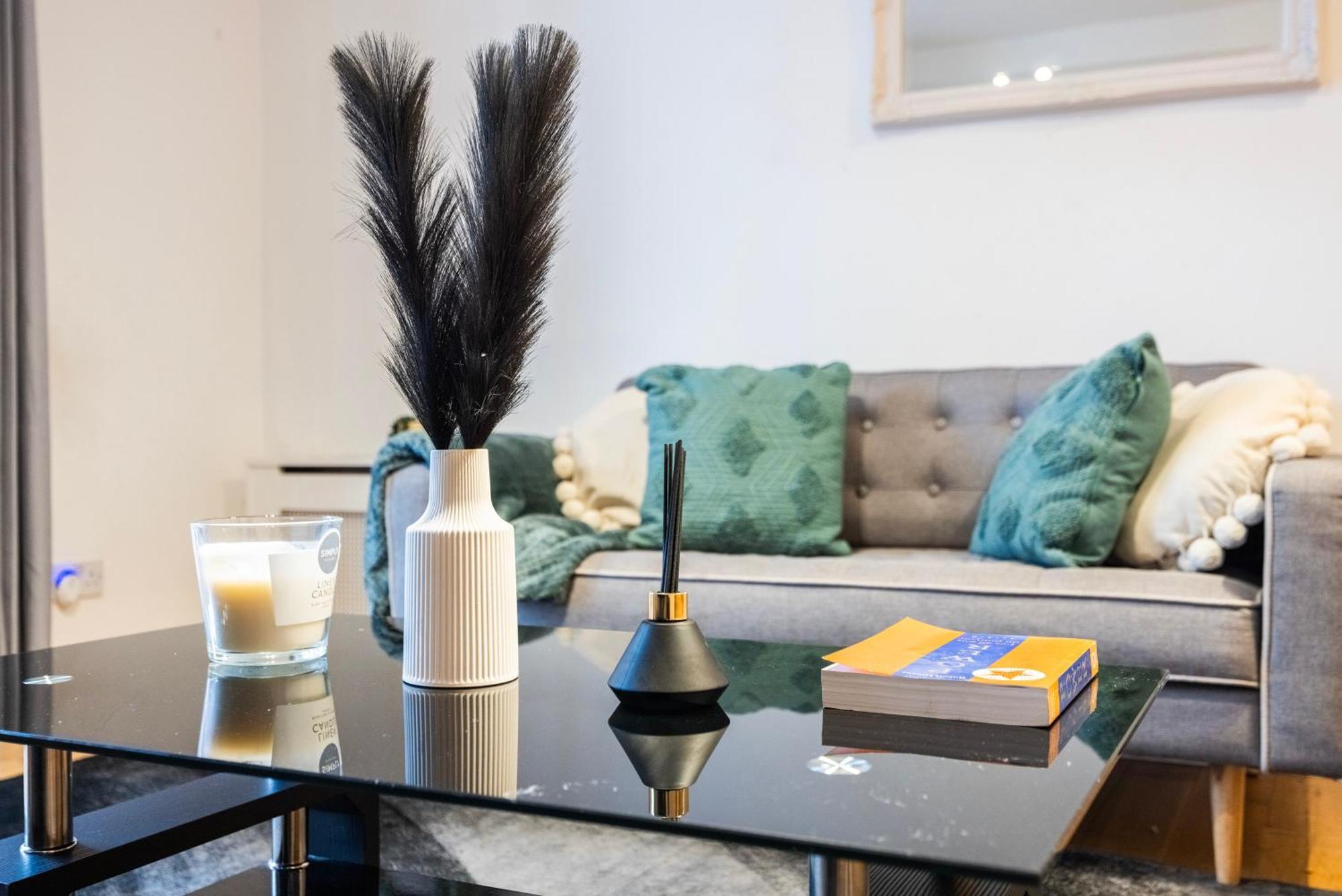 Modern 1 Bedroom Near Earls Court * Londen