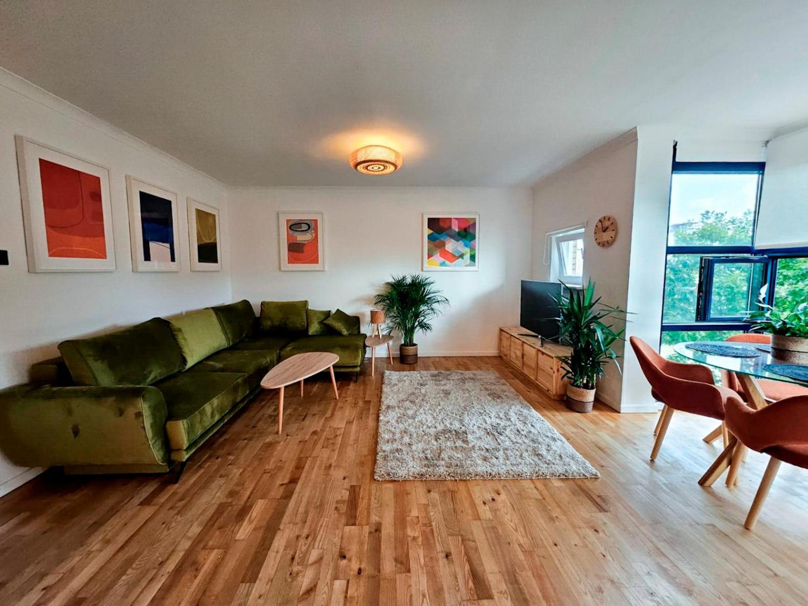 Apartment Pad On Thames *