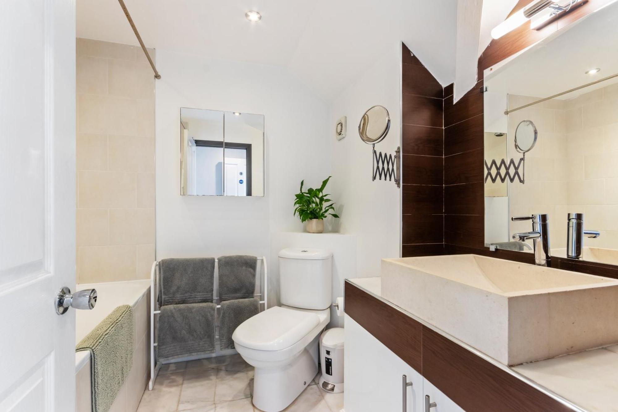 Apartamento Designer 1 Bed Loft Apartment, Sw16 Londres