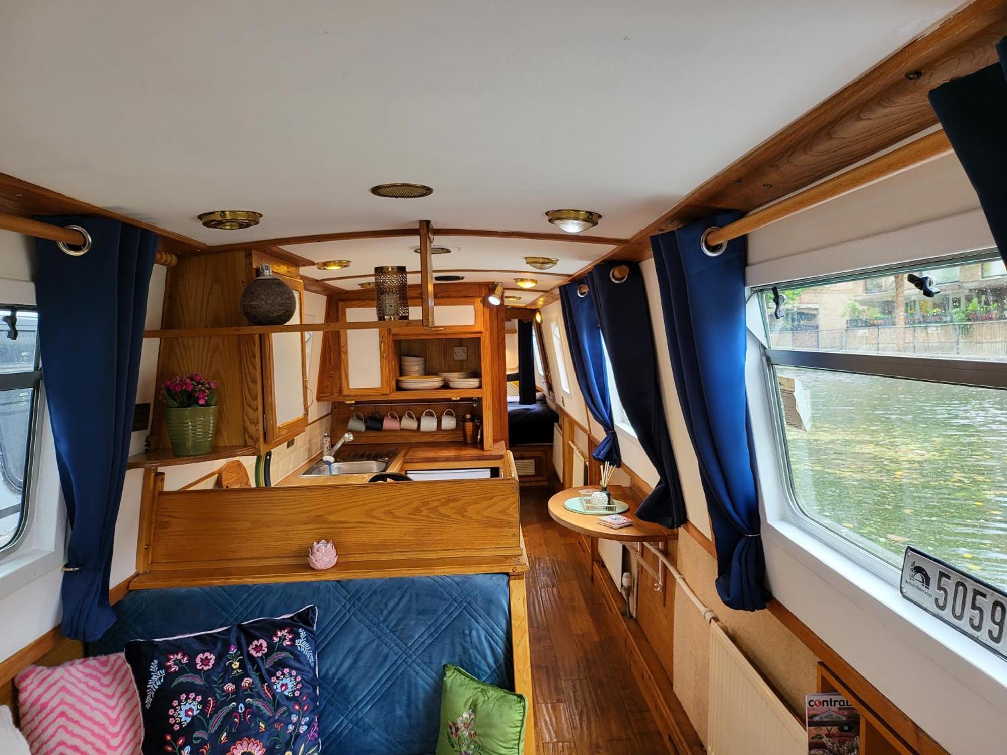 Hotel en barco Cosy Canal Boat In Little Venice By Paddington For Family & Friends