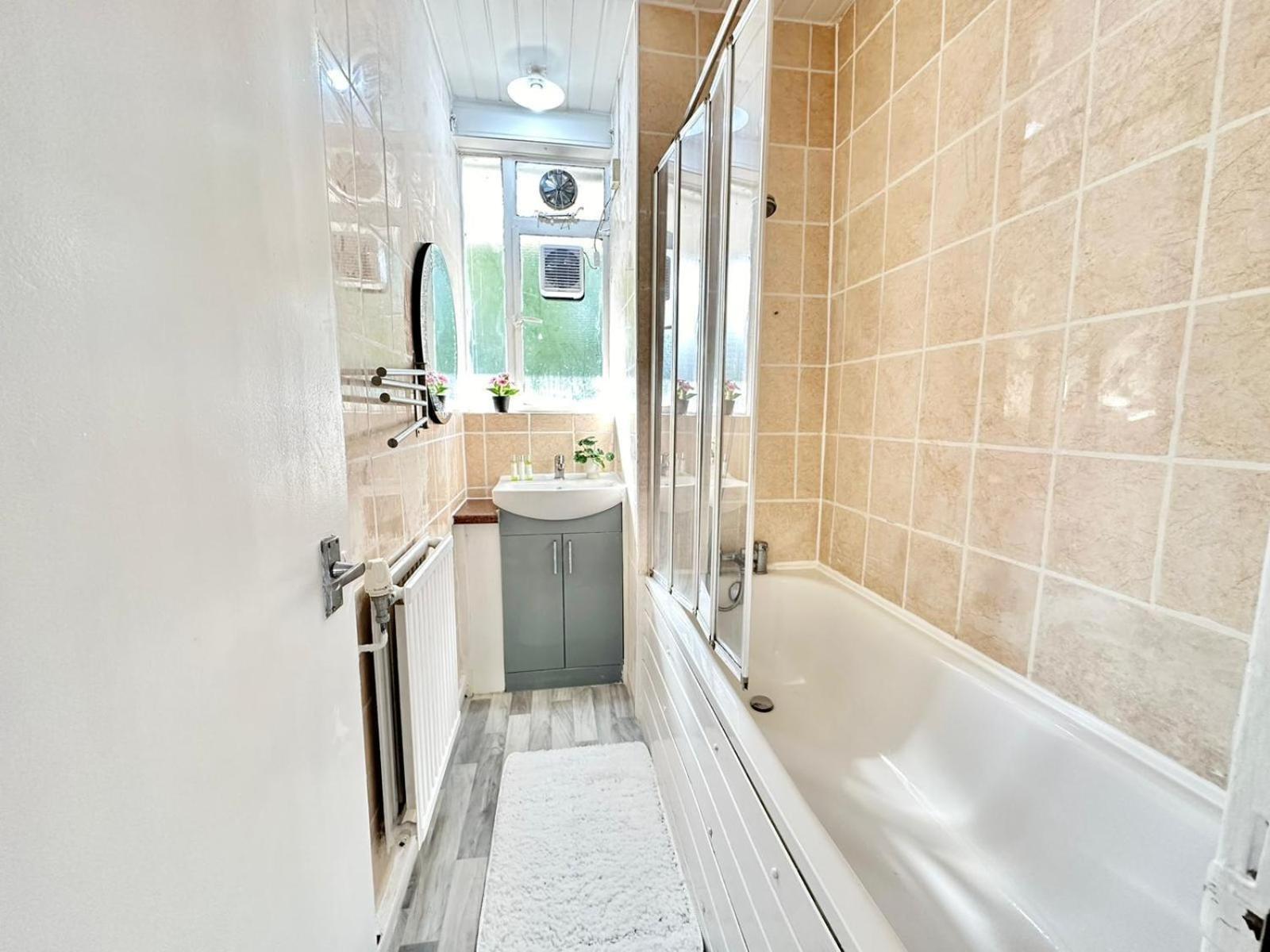 Lovely Two Bedroom In Paddington Apartment