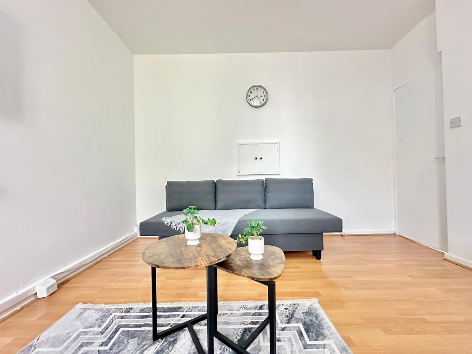 Lovely Two Bedroom In Paddington Apartment *
