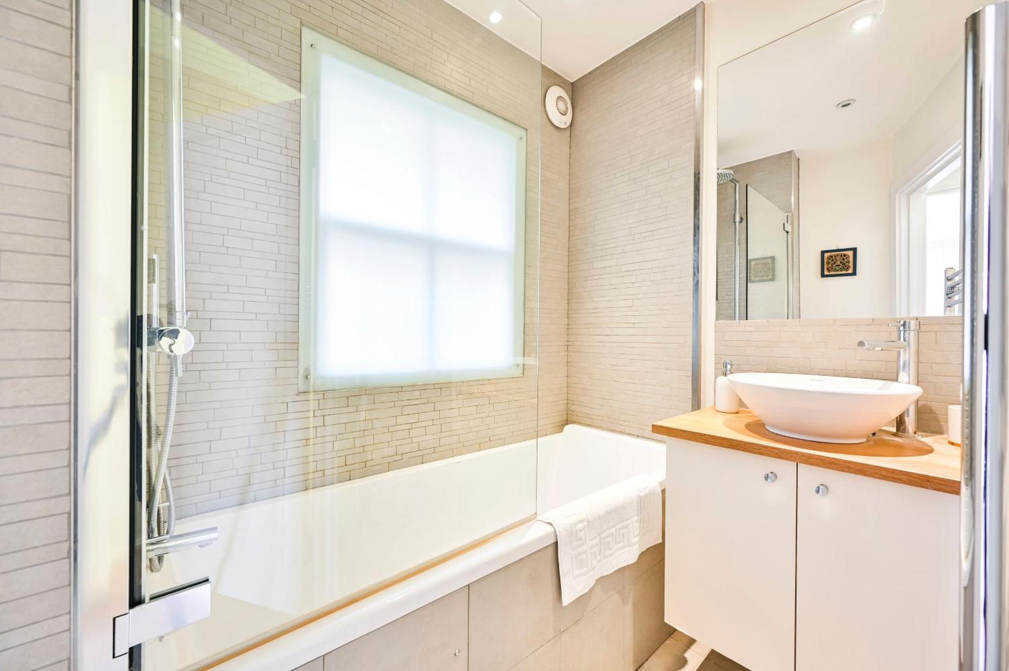 Beatles-themed Serviced On Abbey Road Apartment