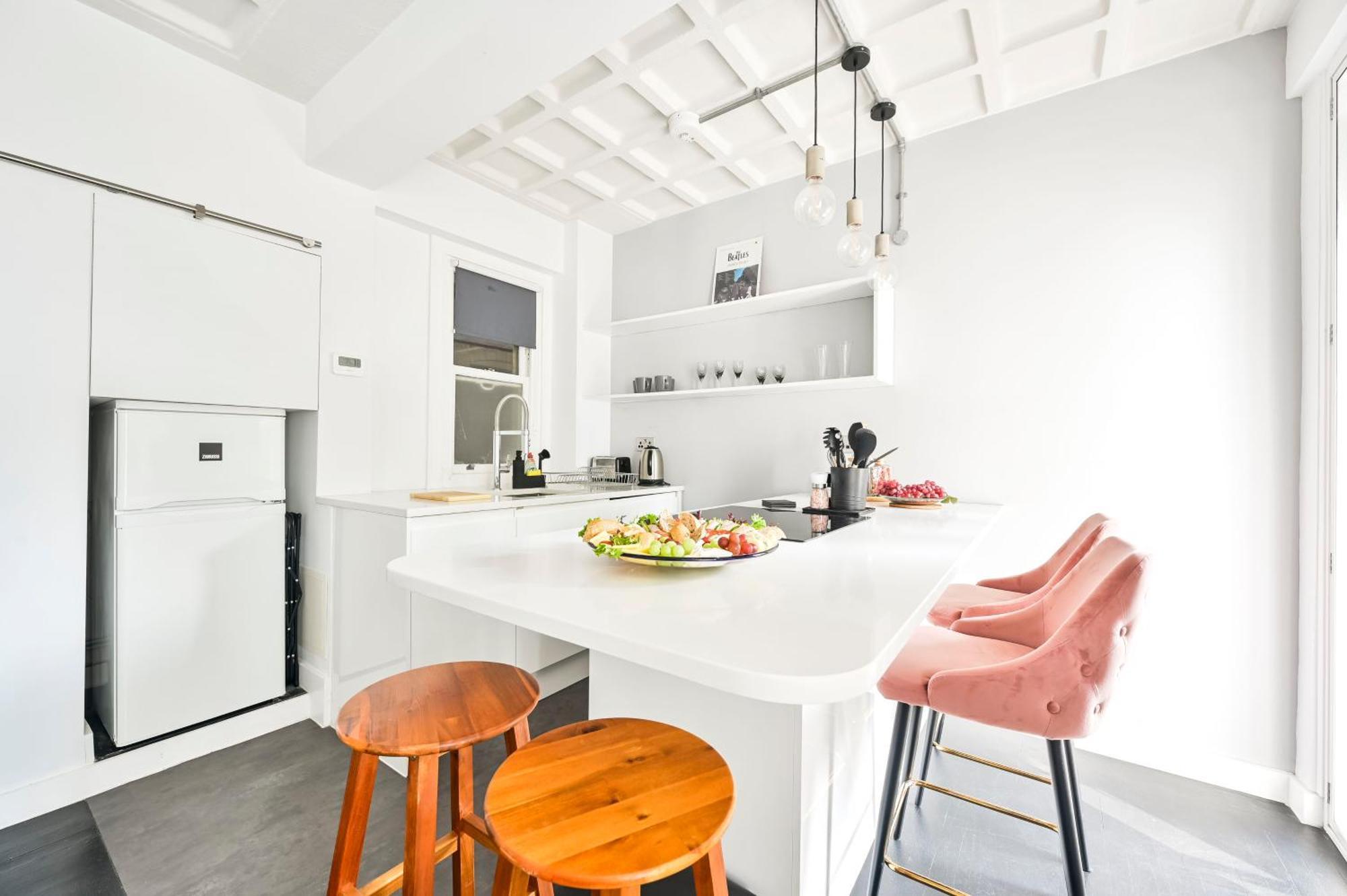 Apartment Beatles-themed Serviced On Abbey Road *