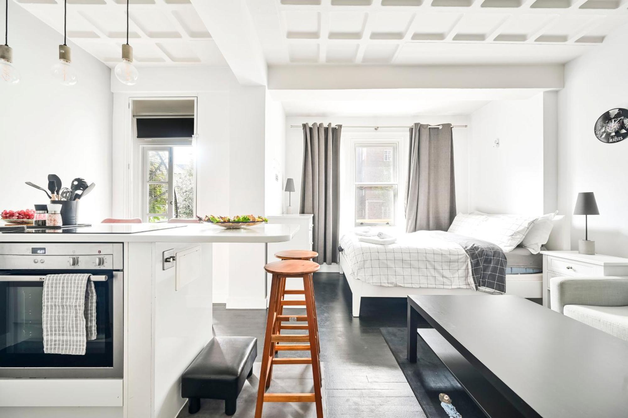 Beatles-themed Serviced On Abbey Road Apartment *