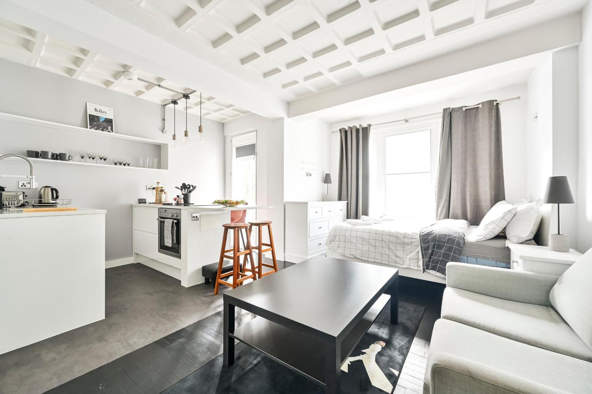 Beatles-themed Serviced On Abbey Road Apartment *
