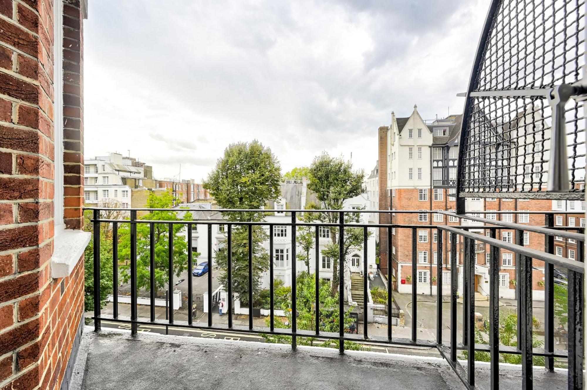 Beatles-themed Serviced On Abbey Road Apartment London