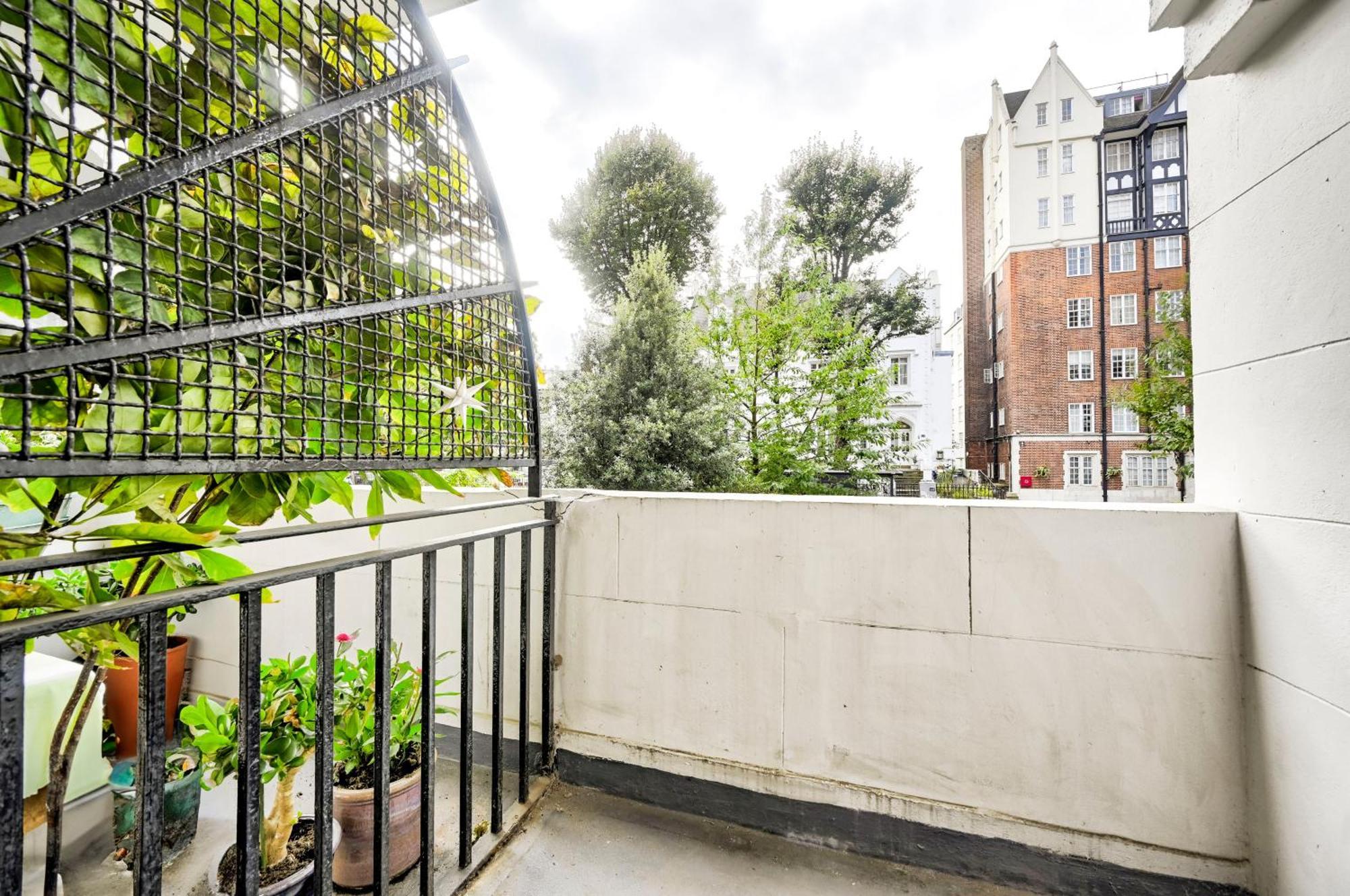 Beatles-themed Serviced On Abbey Road Apartment