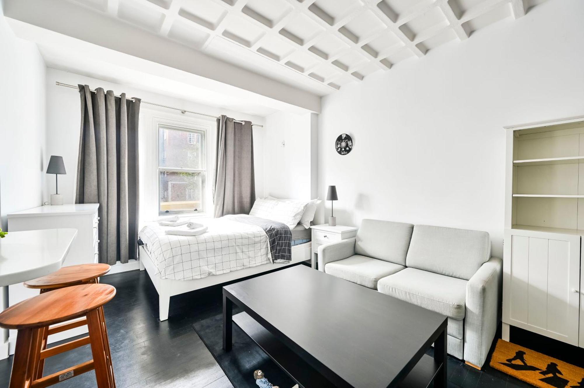 Beatles-themed Serviced On Abbey Road Apartment *