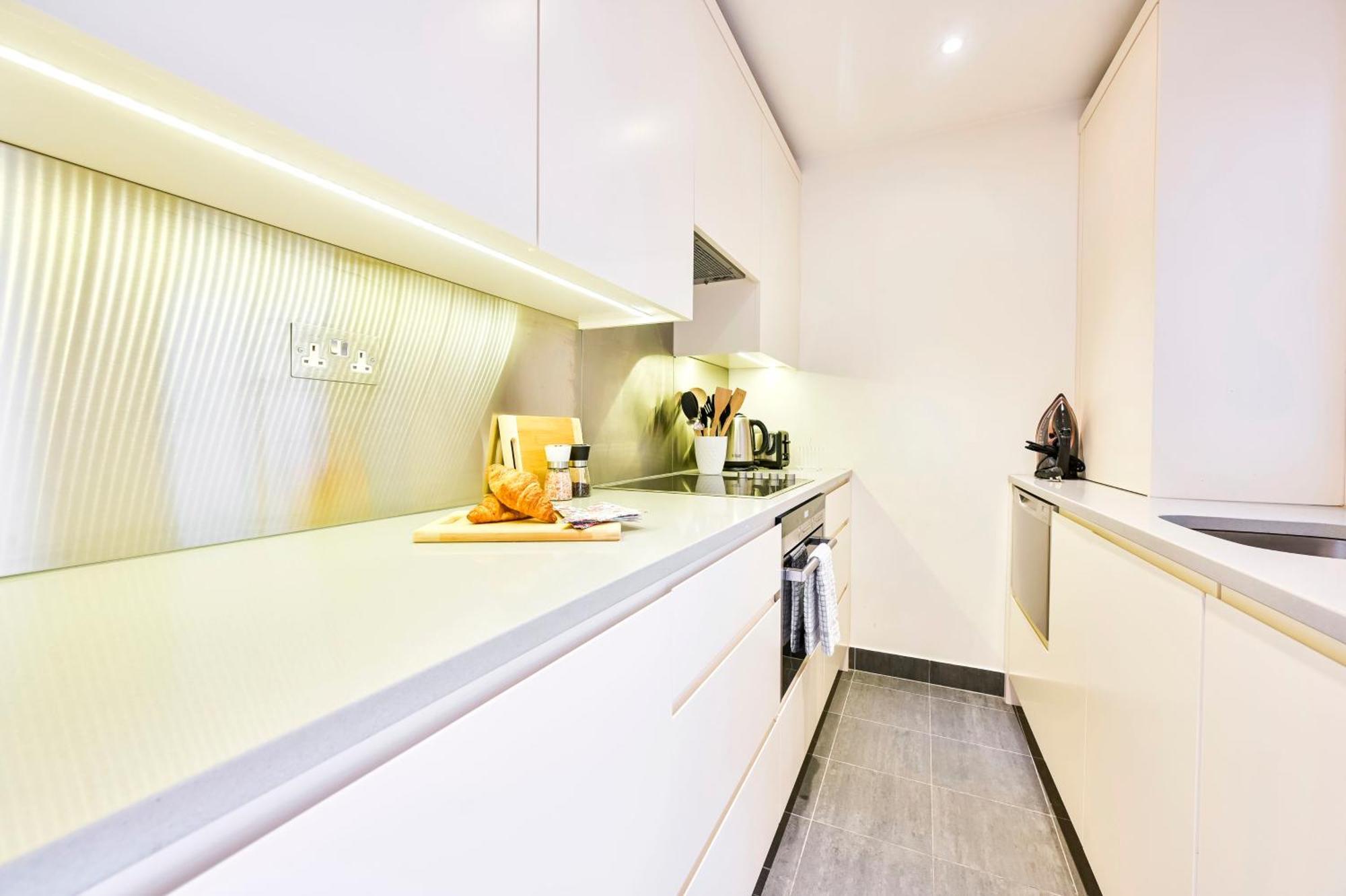 Beatles-themed Serviced On Abbey Road Apartment *