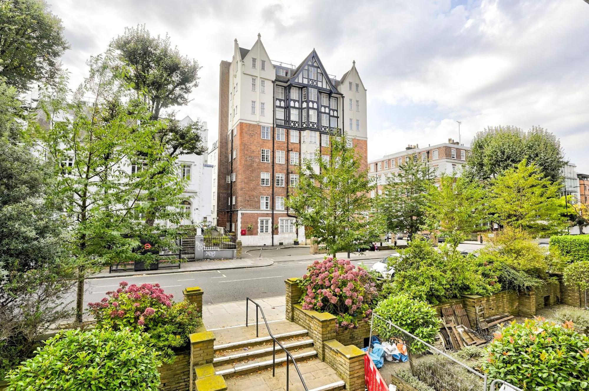 Beatles-themed Serviced On Abbey Road Apartment London