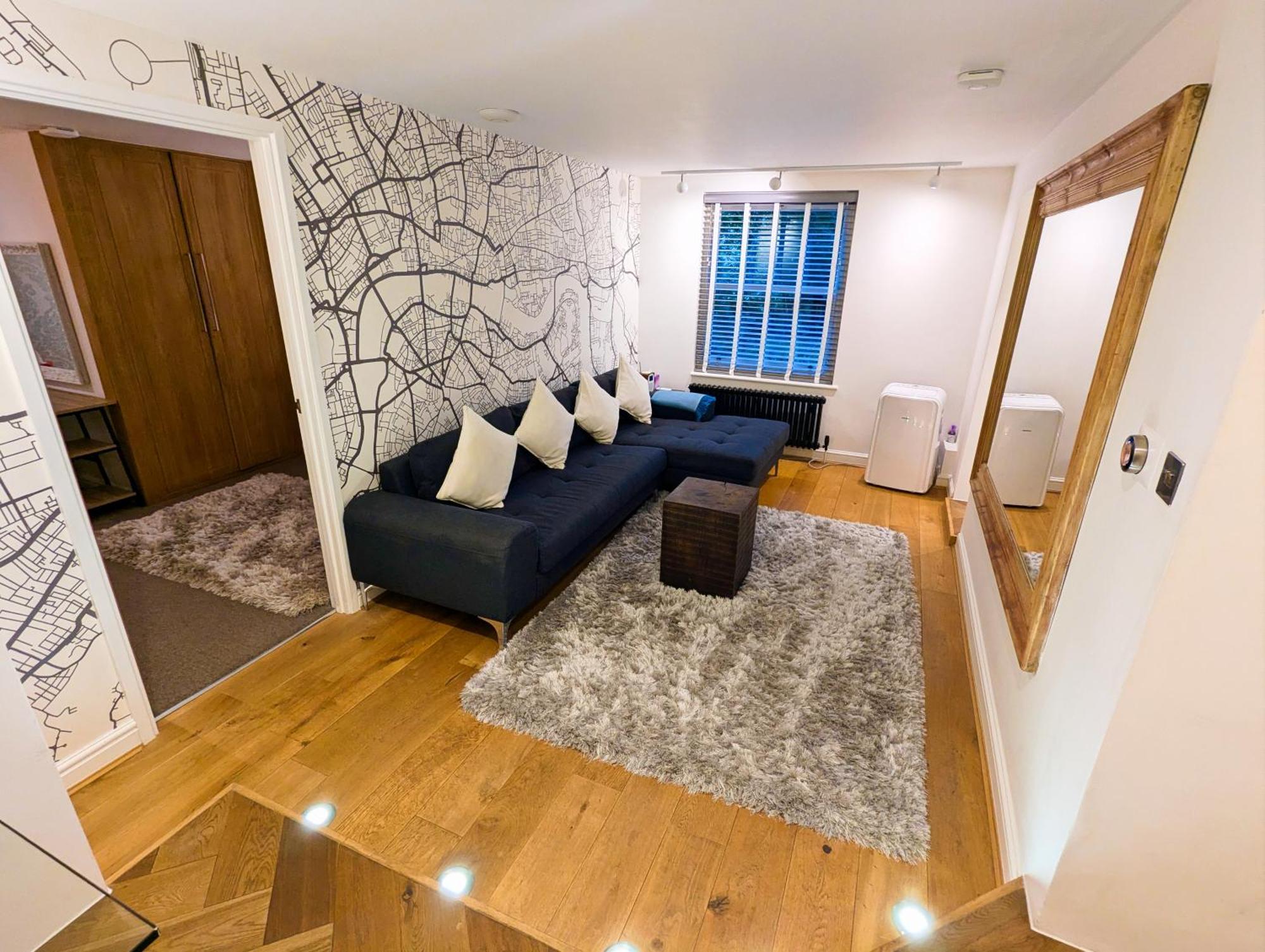 Modern 1 Bedroom In Kensington Apartment
