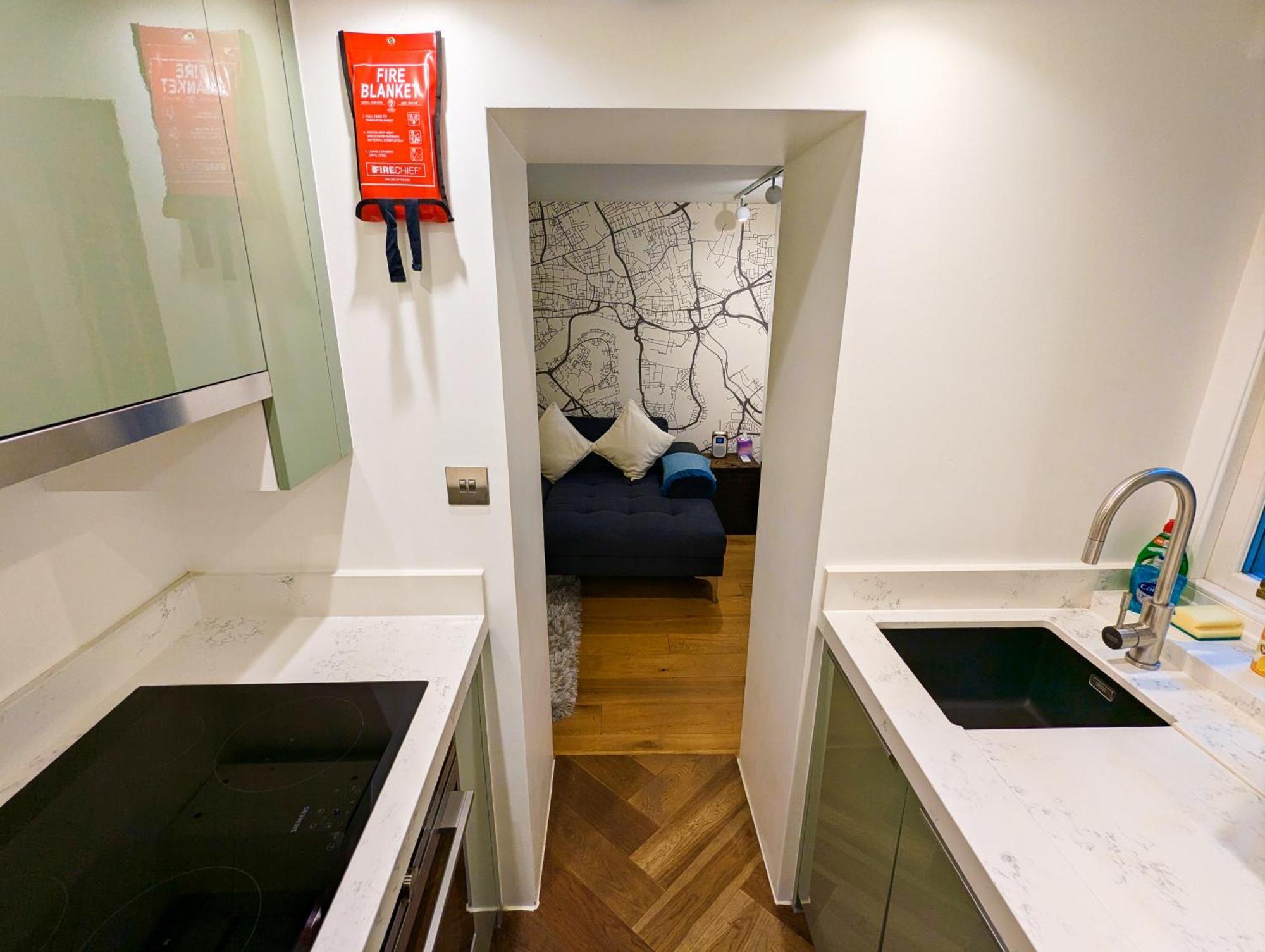 Modern 1 Bedroom In Kensington Apartment *