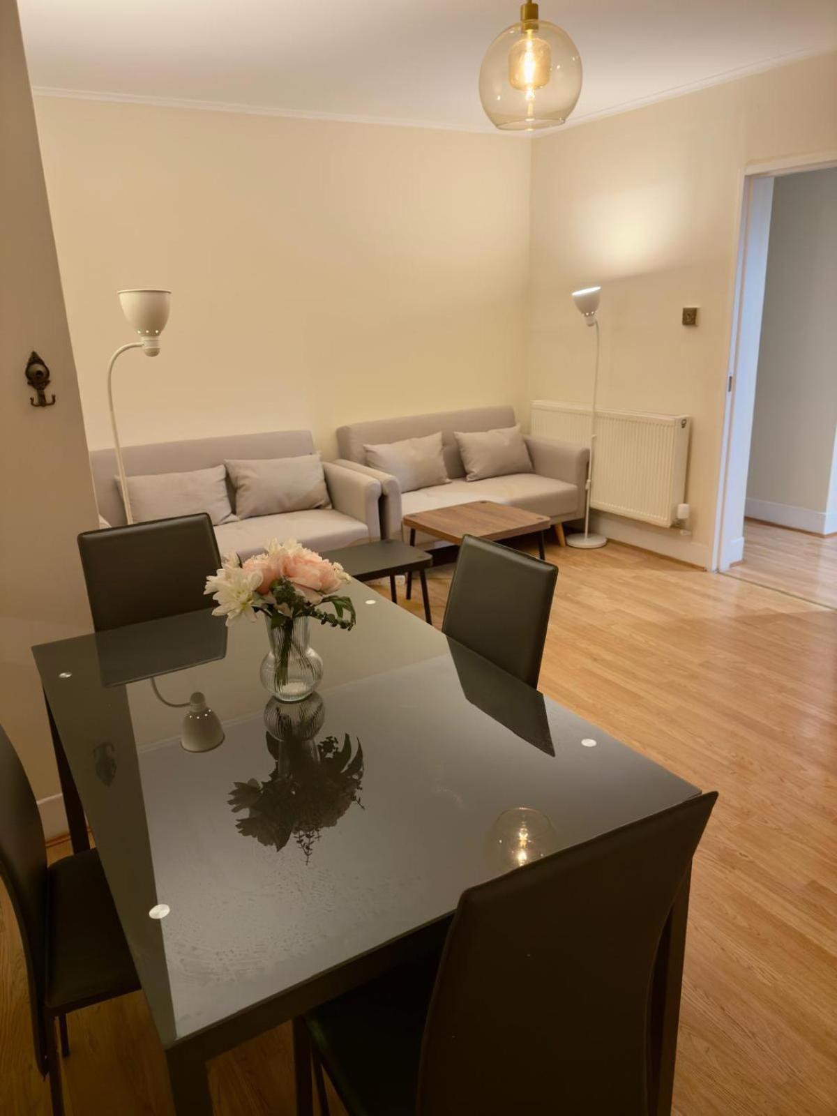 Comfortable Two Bed Flat Near Richmond Park Londres