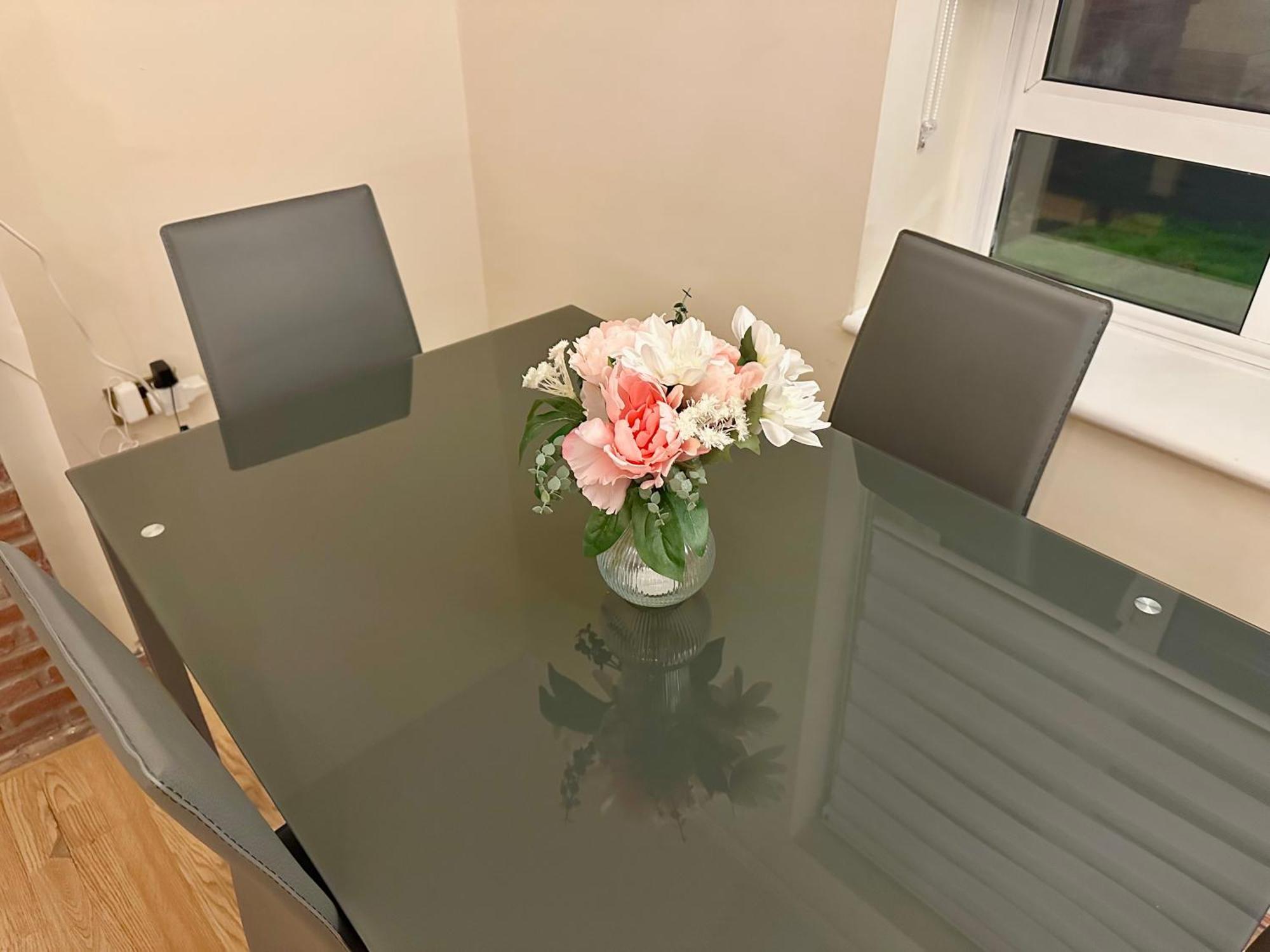 Comfortable Two Bed Flat Near Richmond Park Londres