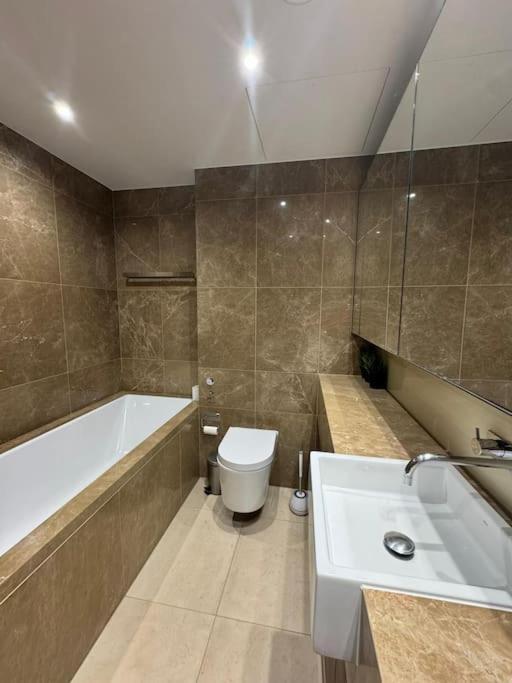 Luxury Chelsea Waterfront View Londen