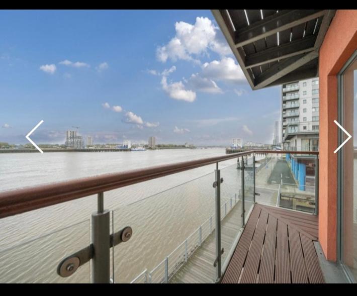 Apartamento Amazing River View 2 Bedroom Apartment, Sleeps 6 , Balcony And Parking *