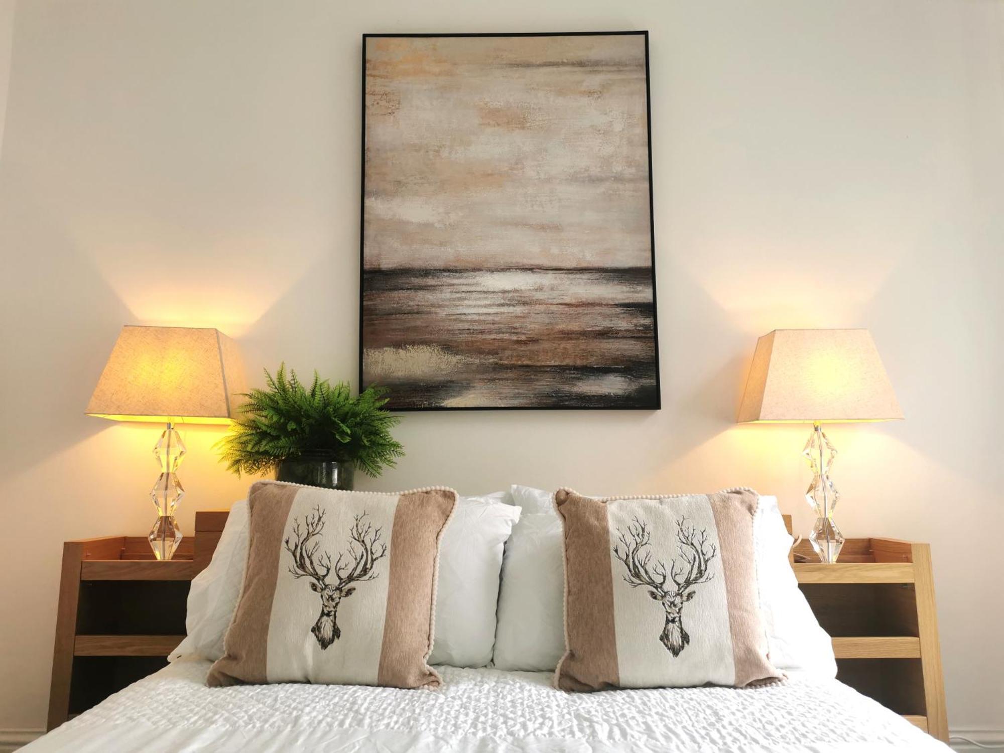No 10 Spacious 2-bedroom House In Stratford With Parking For Up To Six