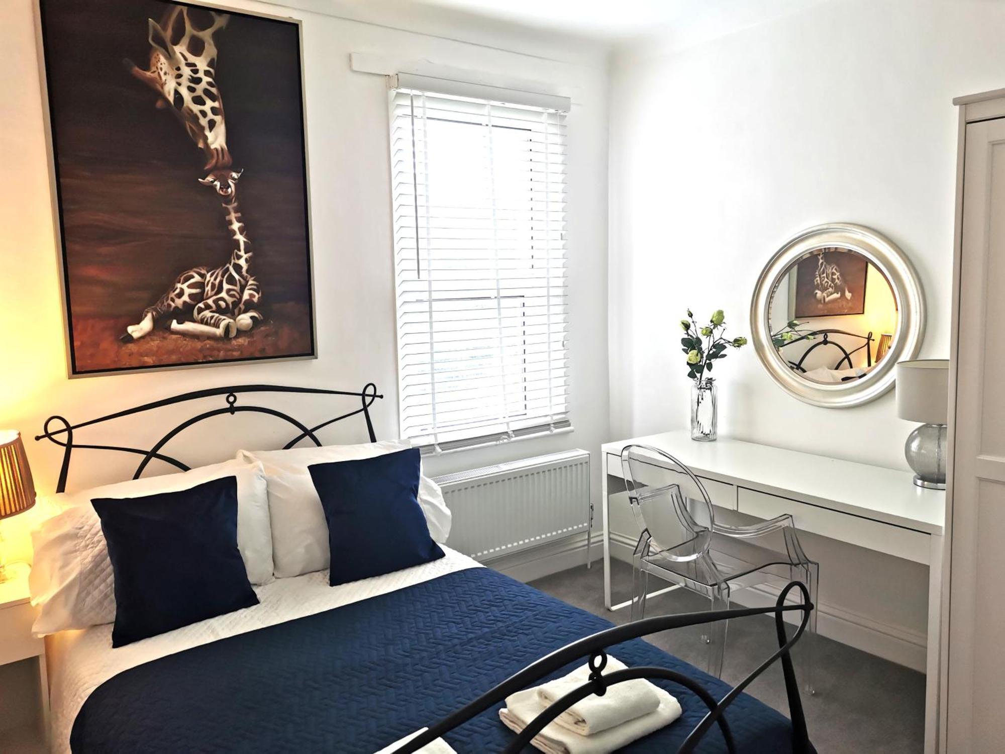 Holiday home No 10 Spacious 2-bedroom House In Stratford With Parking For Up To Six