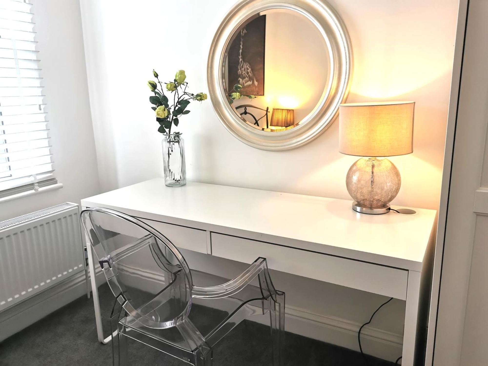 No 10 Spacious 2-bedroom House In Stratford With Parking For Up To Six Holiday home