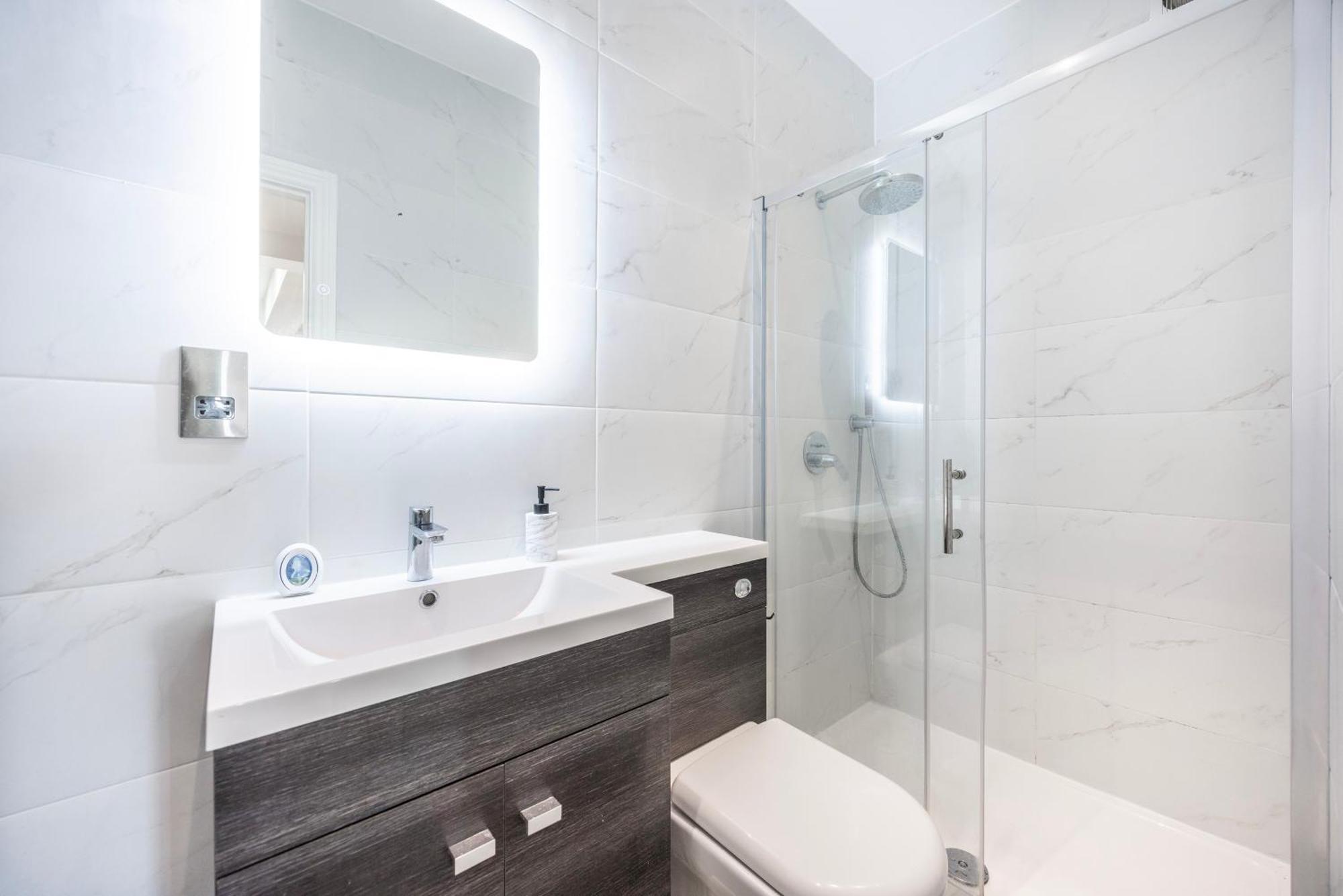 Modern 3 Bedroom With Ensuite *