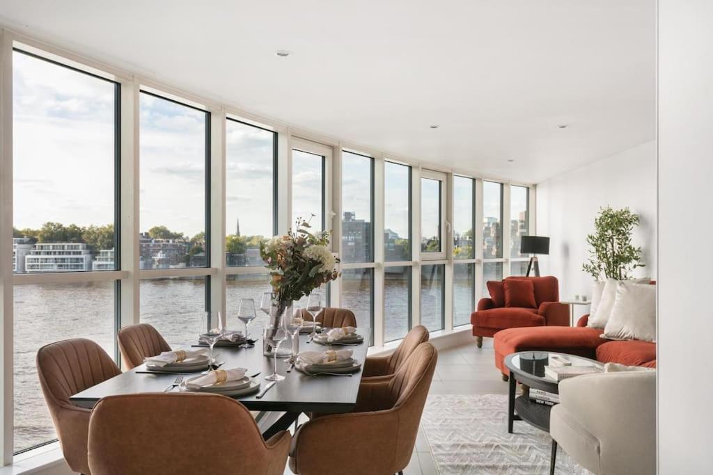 2 Bed Riverside Flat With Breath Taking Views Apartment *