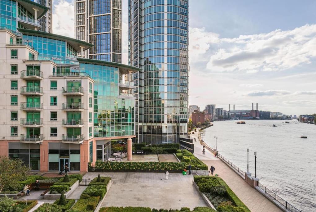 2 Bed Riverside Flat With Breath Taking Views Apartment