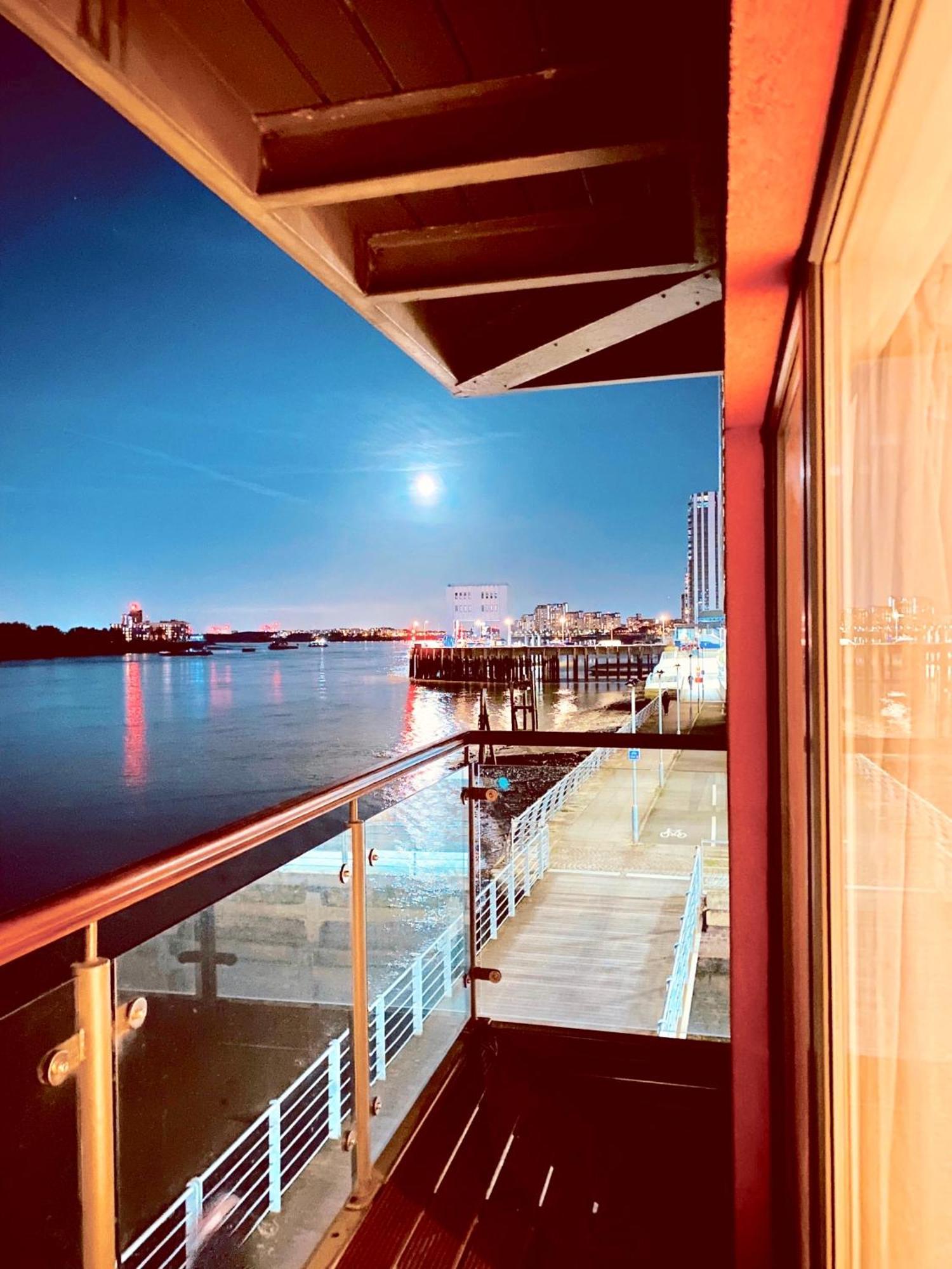 Apartamento Amazing River View 2 Bedroom Apartment, Sleeps 6 , Balcony And Parking