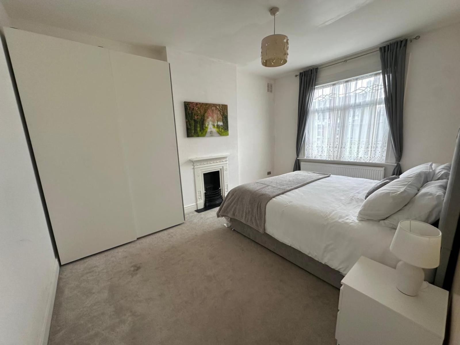 Luxurious Living 4 Bedroom Holiday home