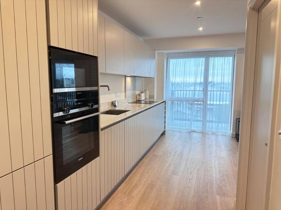 Excel Luxury * London