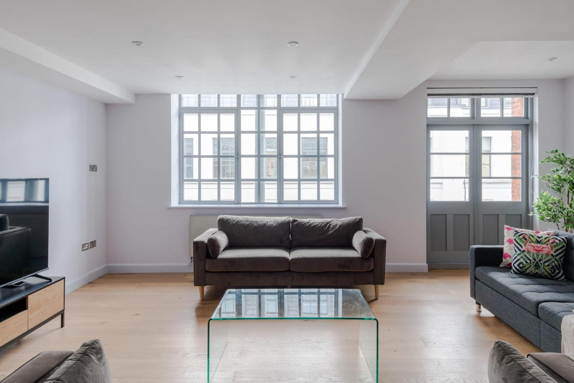 Law & Order - Farringdon - By Frankie Says Apartment London