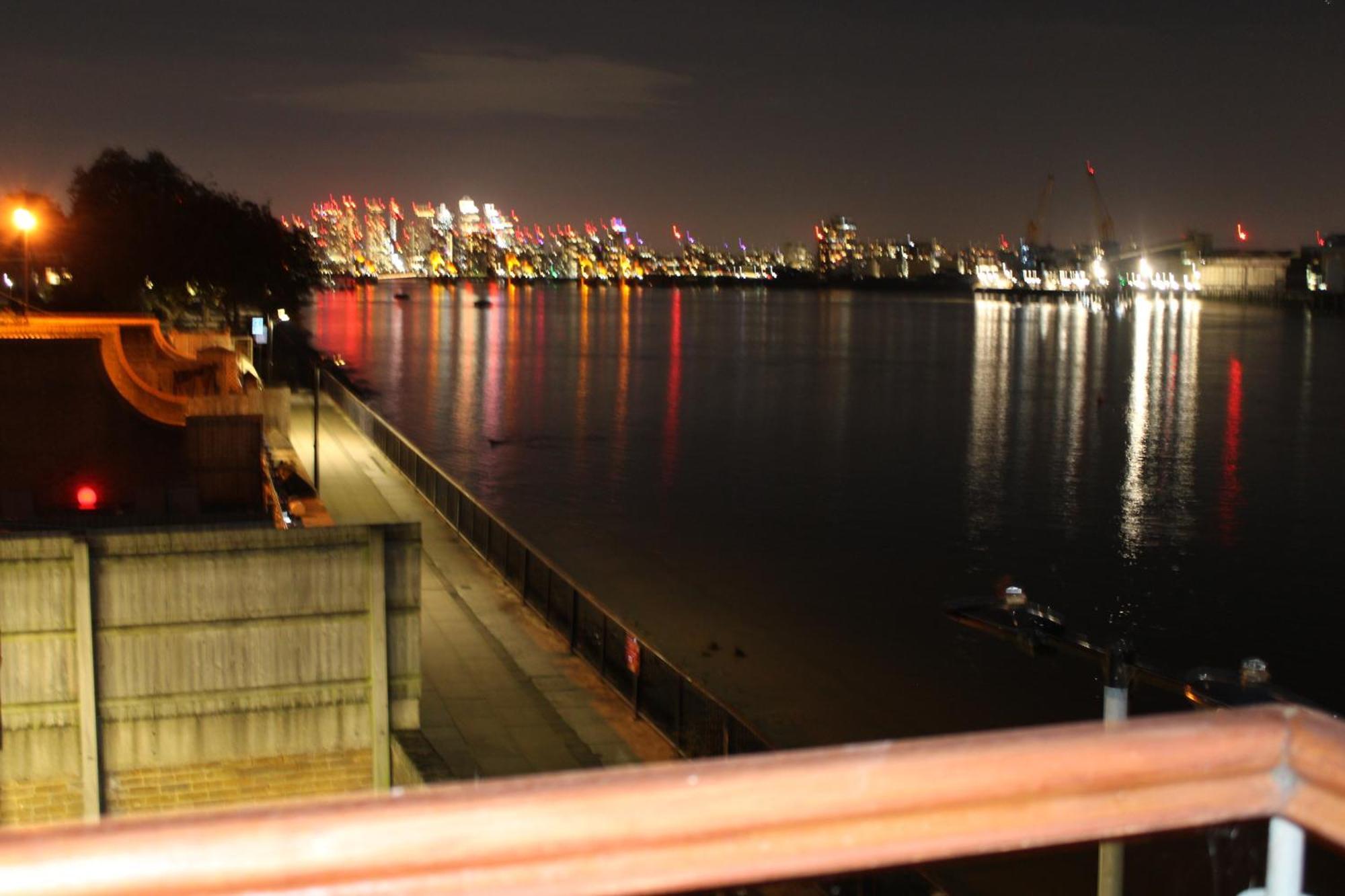 Amazing River View 2 Bedroom Apartment, Sleeps 6 , Balcony And Parking