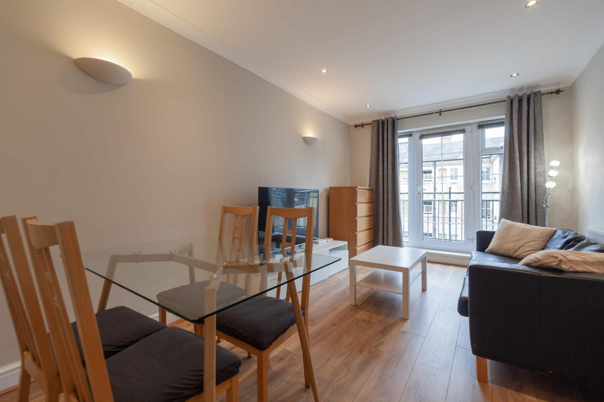 Spacious And Bright 2 Bed Tower Bridge Londen